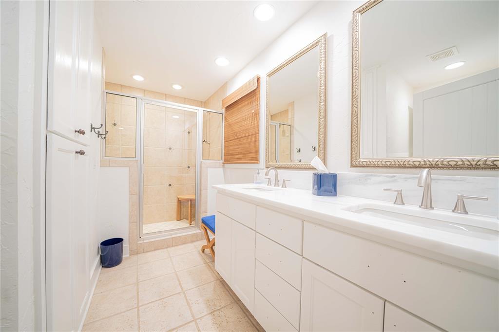582 Windy Point Drive Property Photo 31