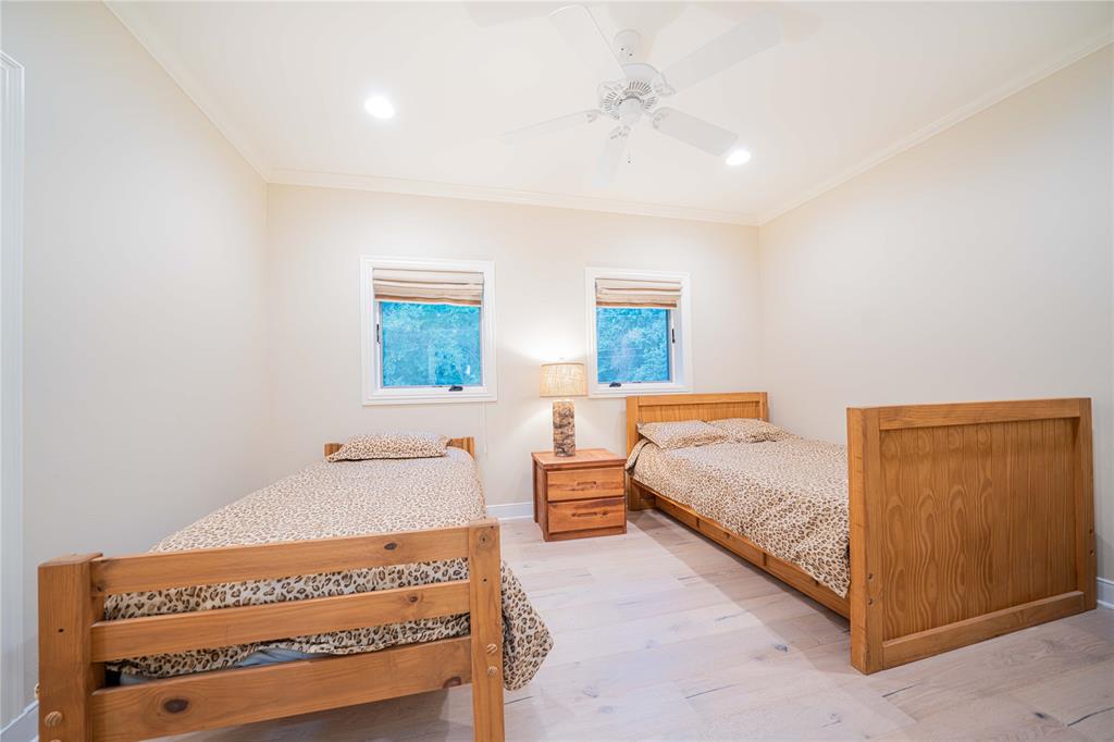 582 Windy Point Drive Property Photo 35