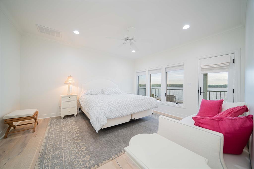 582 Windy Point Drive Property Photo 37