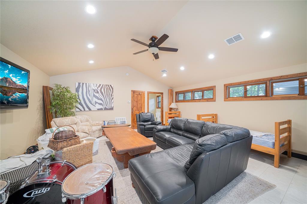 582 Windy Point Drive Property Photo 39