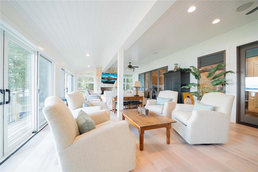 582 Windy Point Drive Property Photo 40