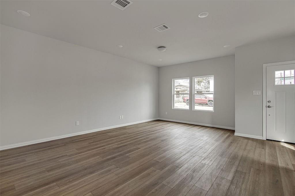 1136 E Broadway Avenue 1138 Property Photo 4