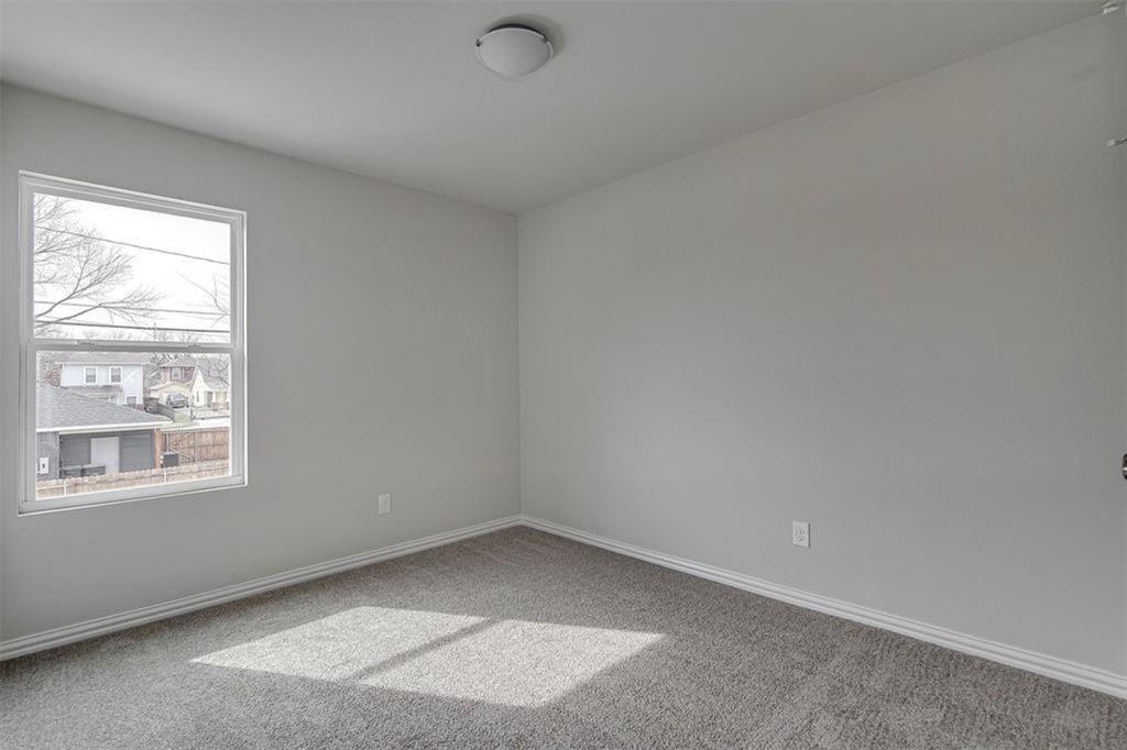 1136 E Broadway Avenue 1138 Property Photo 11