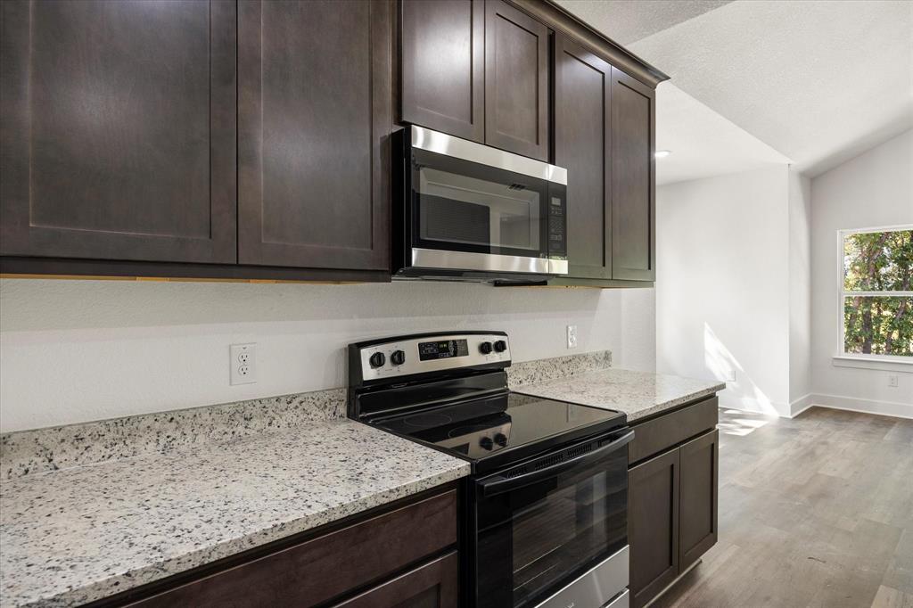 465 Peace Lily Way Property Photo 8