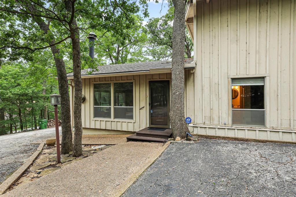 275 Lakecrest Drive Property Photo 2
