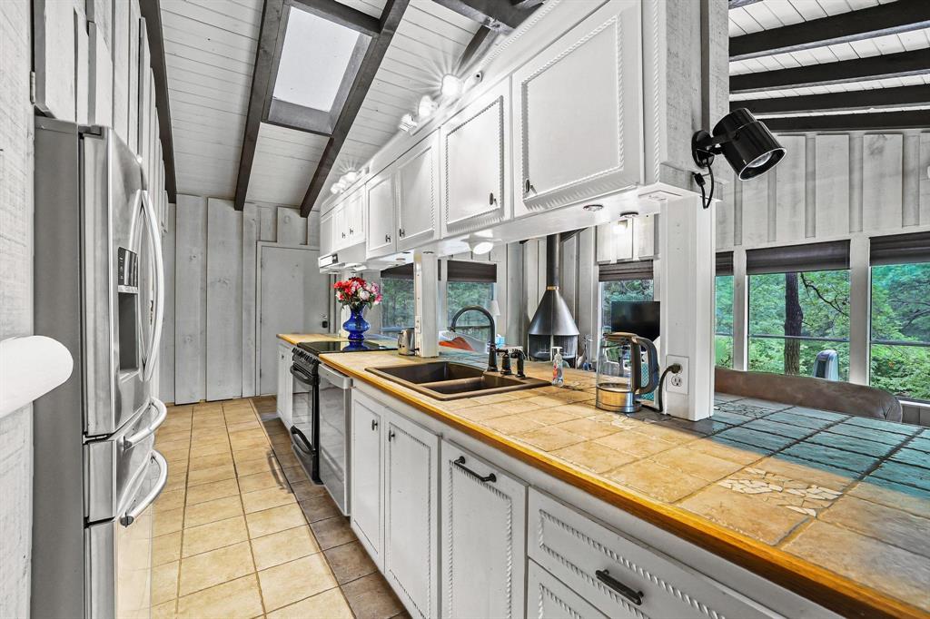 275 Lakecrest Drive Property Photo 6