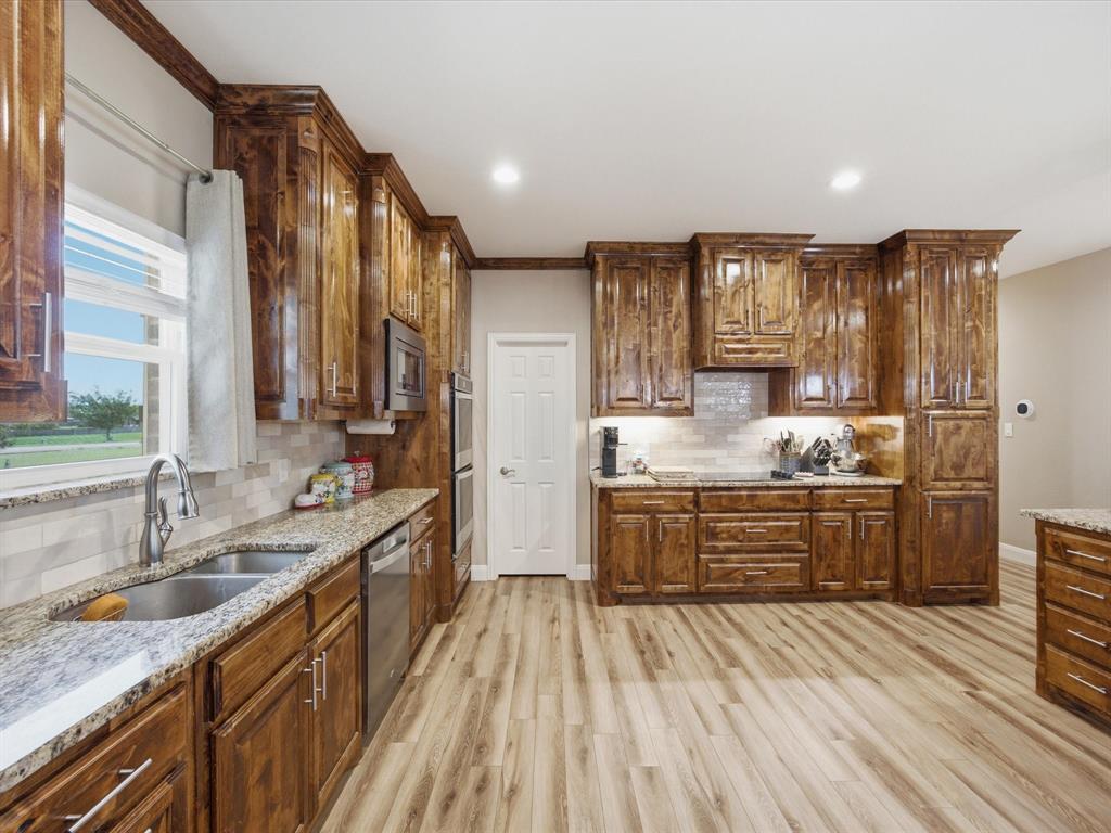 1032 Justin Drive Property Photo 9