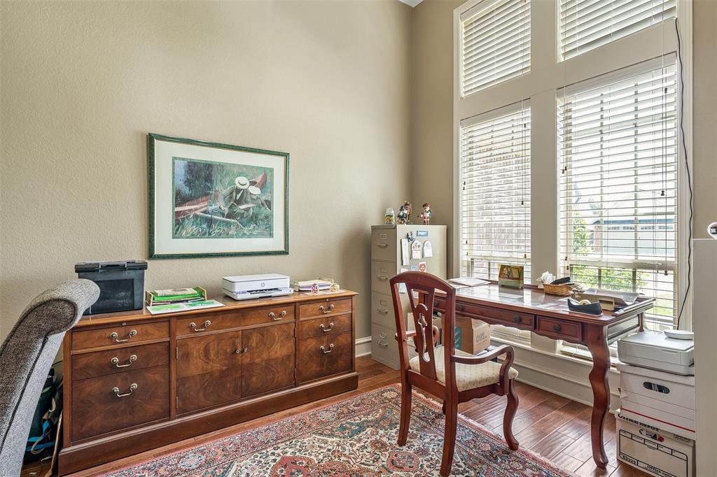 16532 Milwood Property Photo 7