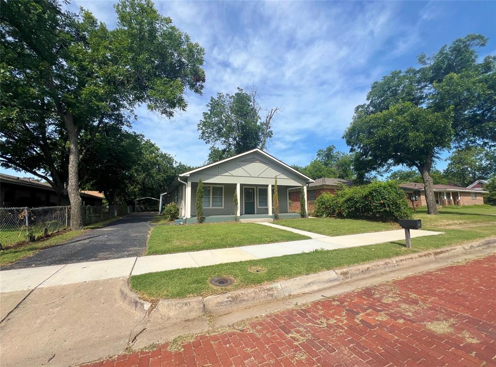 450 Everett Street Property Photo 2