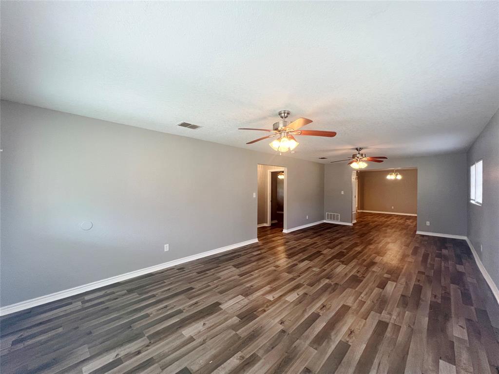 450 Everett Street Property Photo 4