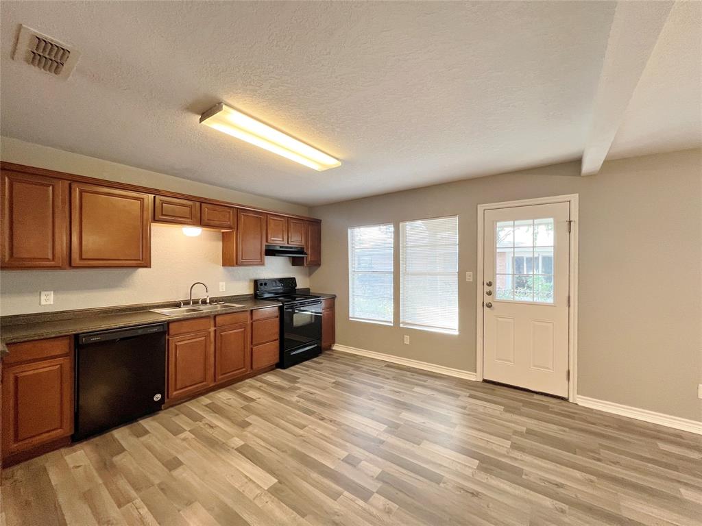 450 Everett Street Property Photo 7