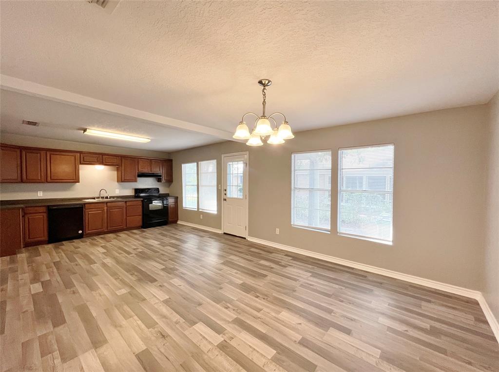 450 Everett Street Property Photo 10