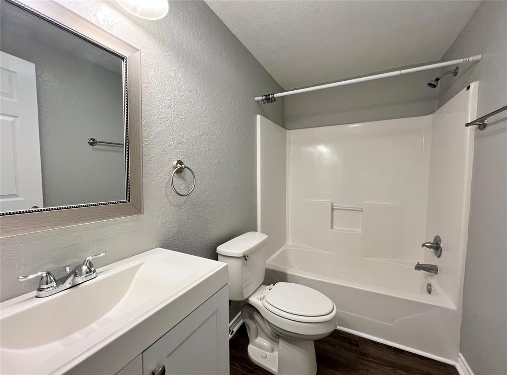 450 Everett Street Property Photo 14