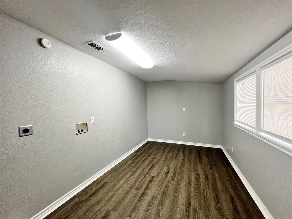 450 Everett Street Property Photo 18