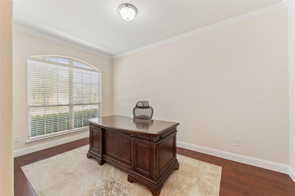 1374 Sandhurst Drive Property Photo 6