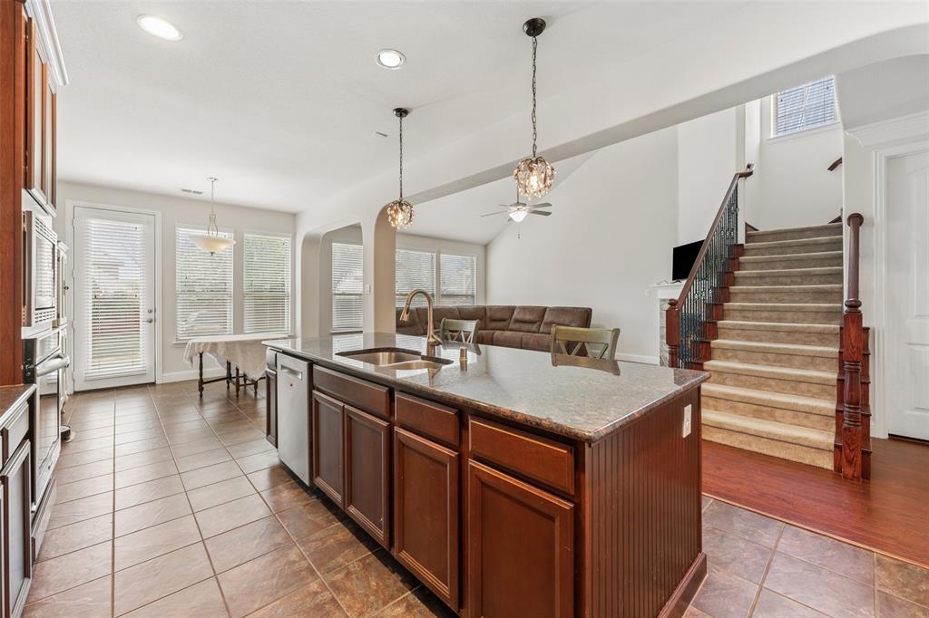 1374 Sandhurst Drive Property Photo 13