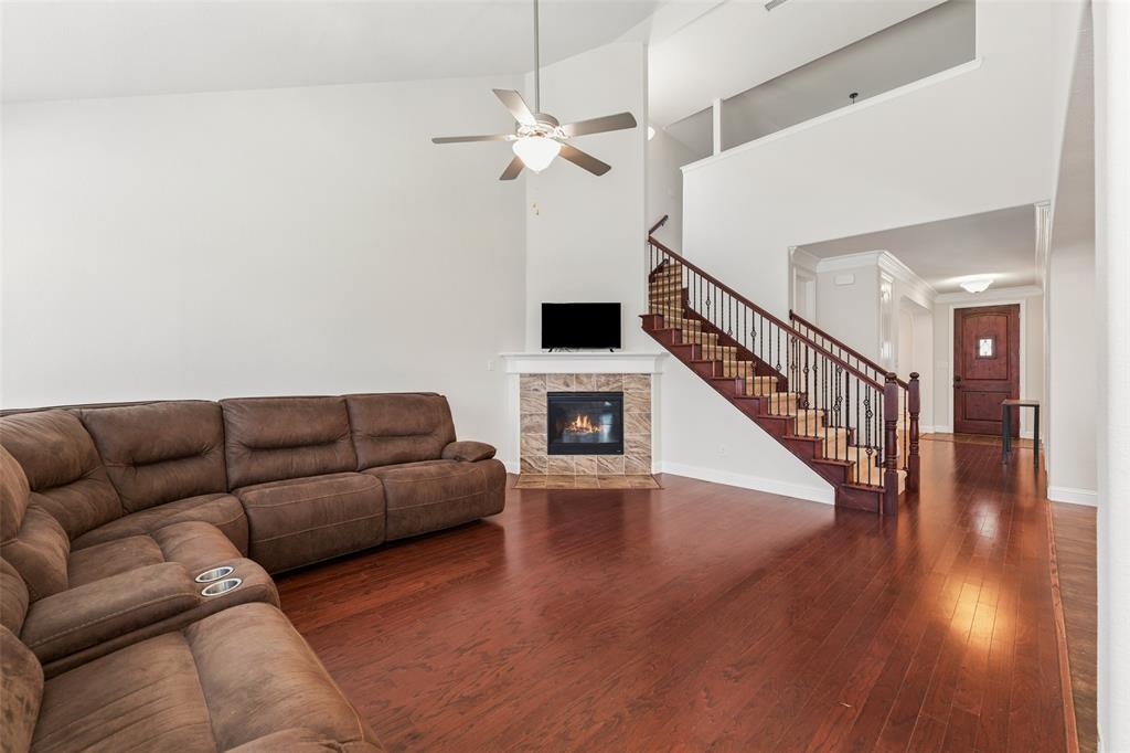 1374 Sandhurst Drive Property Photo 16