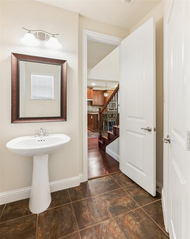 1374 Sandhurst Drive Property Photo 19