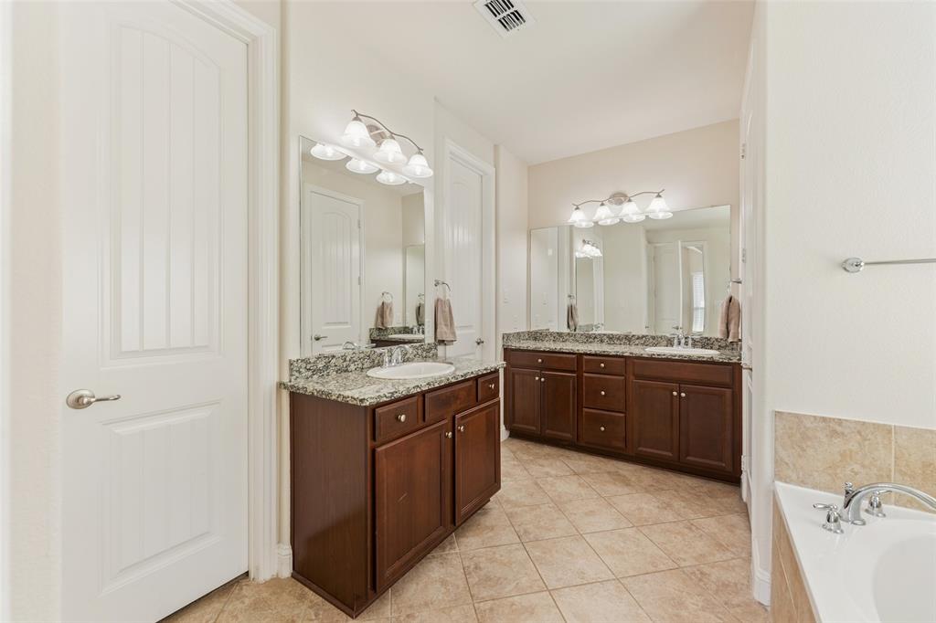 1374 Sandhurst Drive Property Photo 23