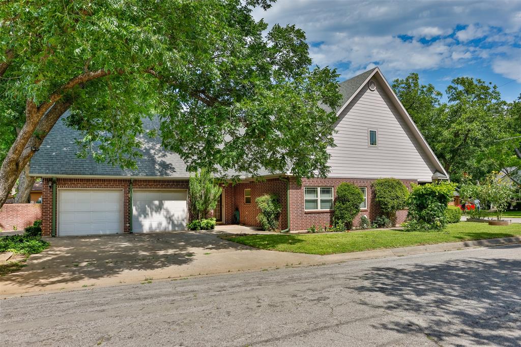 226 Gordon Street Property Photo 4