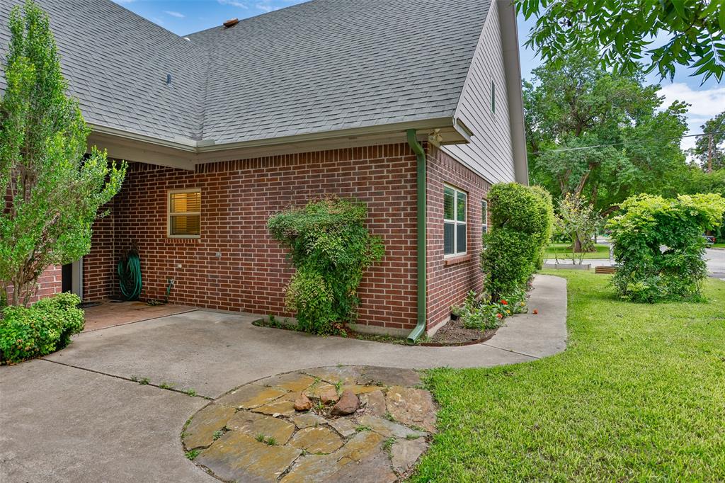 226 Gordon Street Property Photo 34