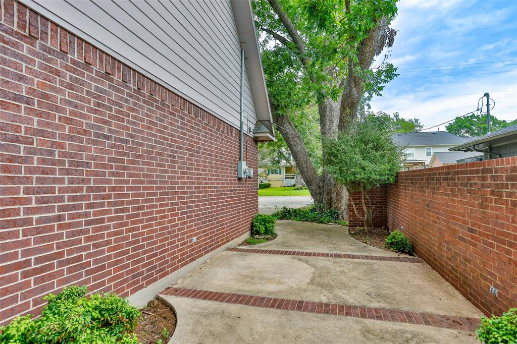 226 Gordon Street Property Photo 37