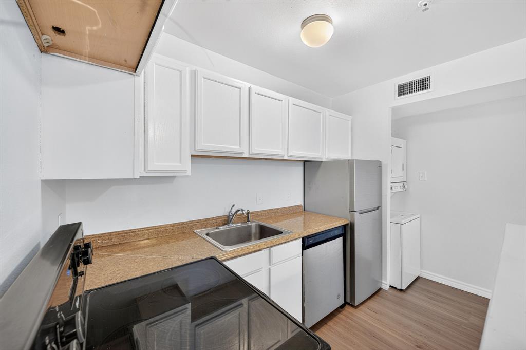 9829 Walnut Street 306 Property Photo 6