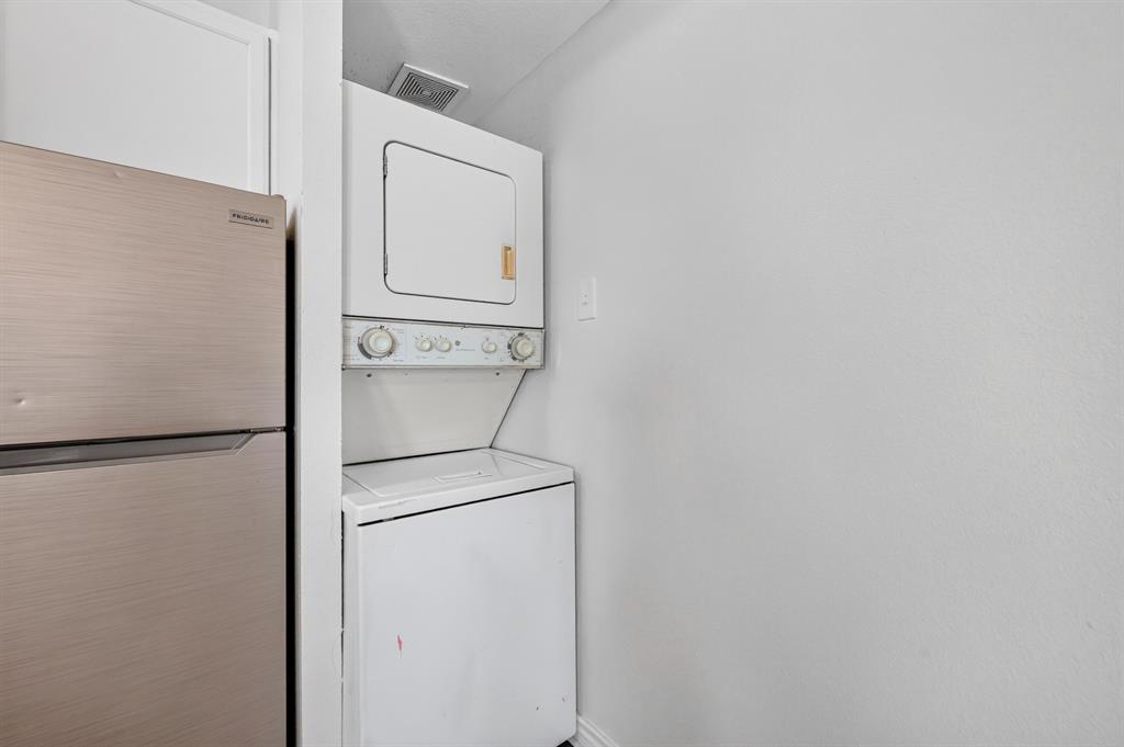 9829 Walnut Street 306 Property Photo 8