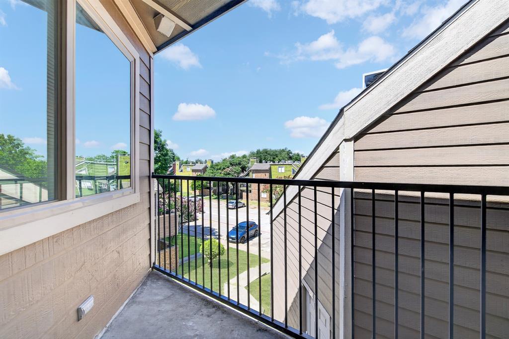 9829 Walnut Street 306 Property Photo 17