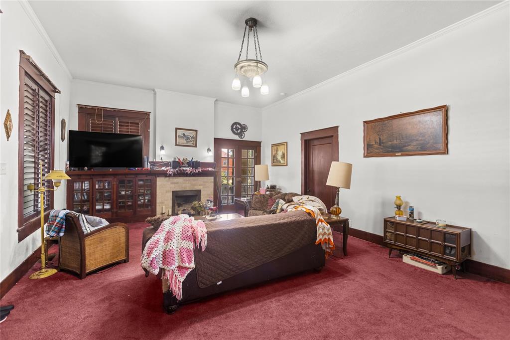 300 Hickory Street Property Photo 4
