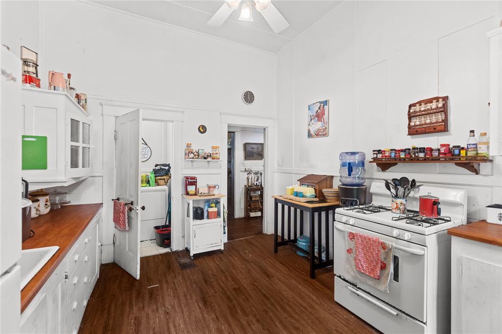 300 Hickory Street Property Photo 8