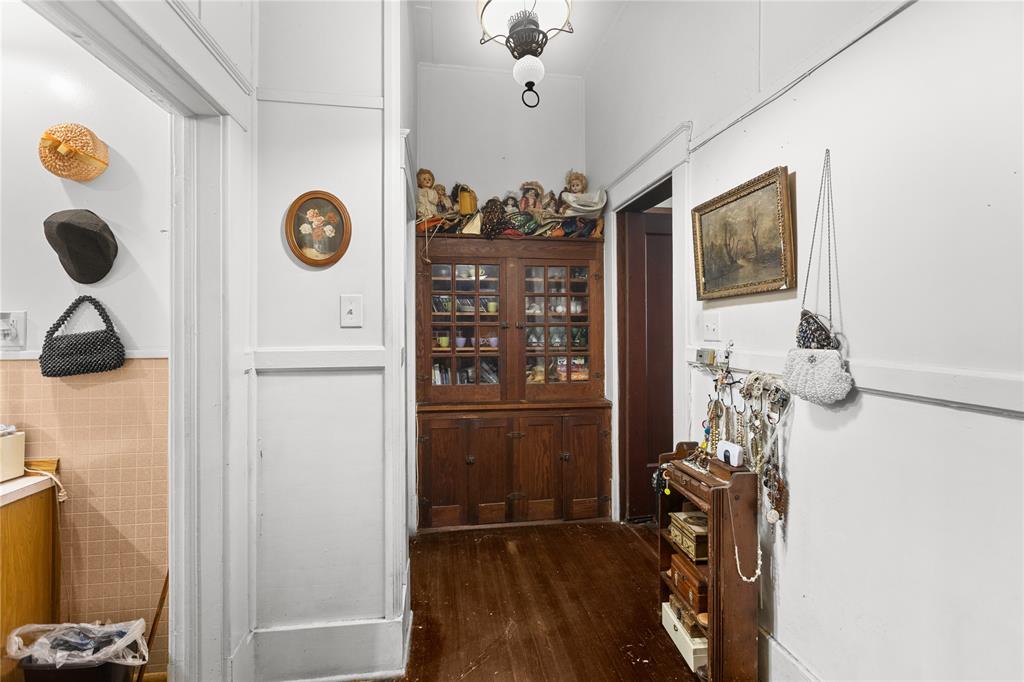 300 Hickory Street Property Photo 14