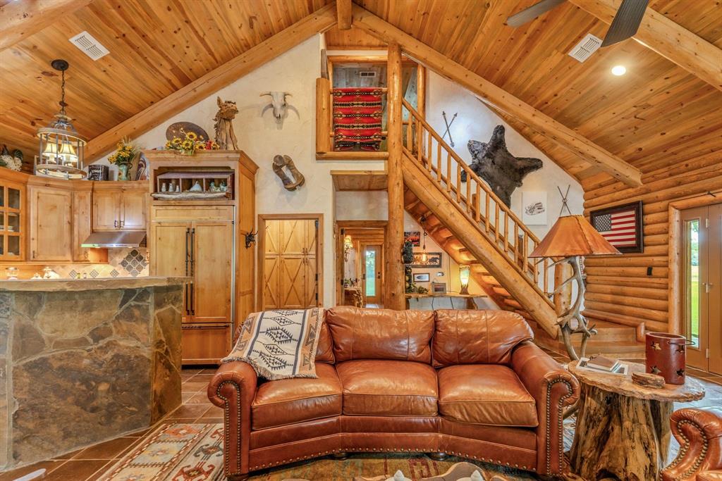 609 County Road 2421 Property Photo 16