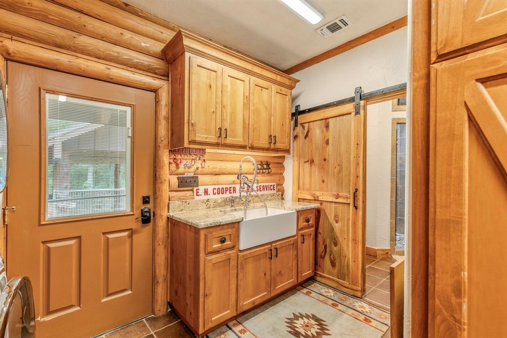 609 County Road 2421 Property Photo 22