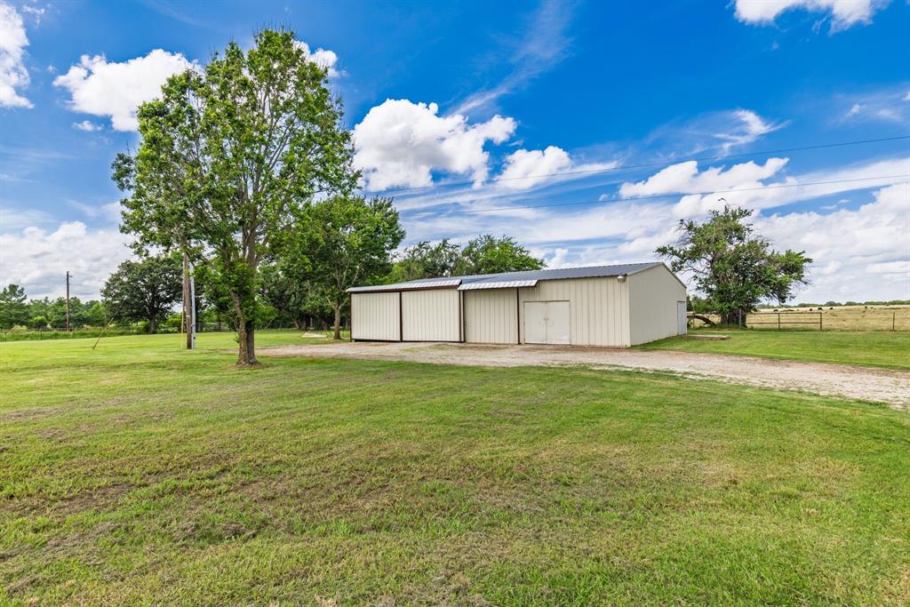 609 County Road 2421 Property Photo 33
