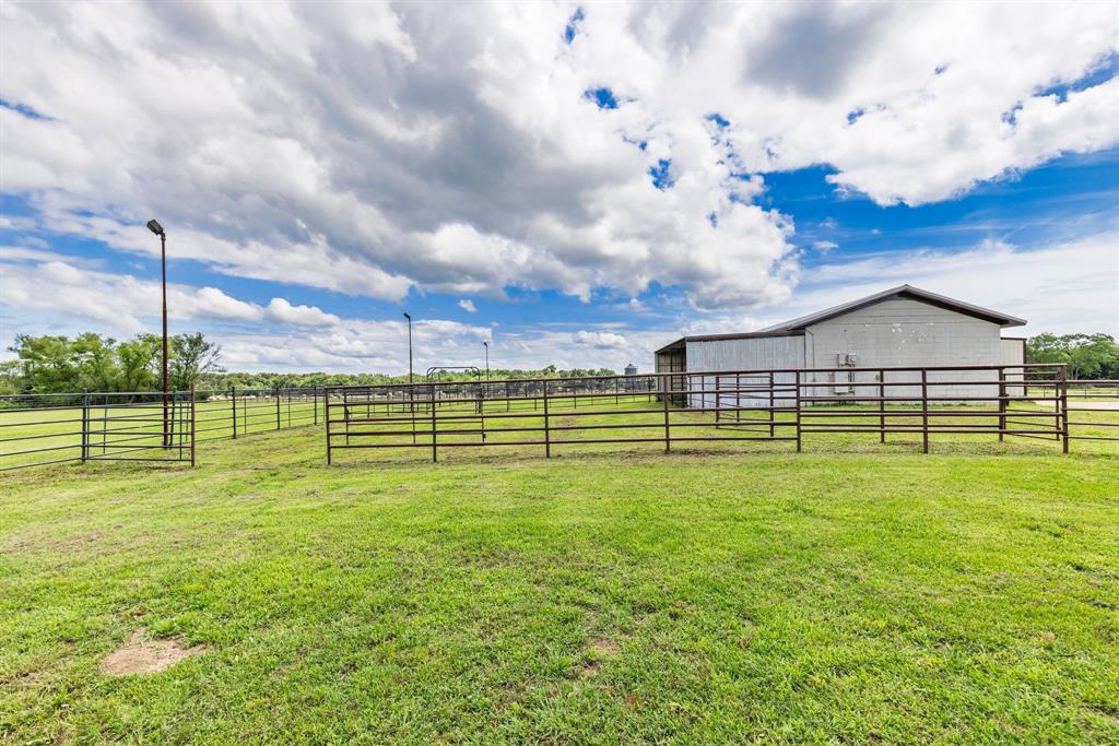 609 County Road 2421 Property Photo 35