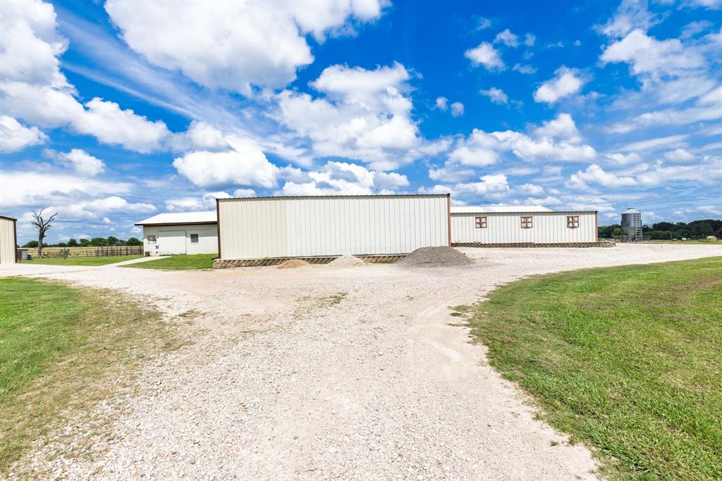 609 County Road 2421 Property Photo 37