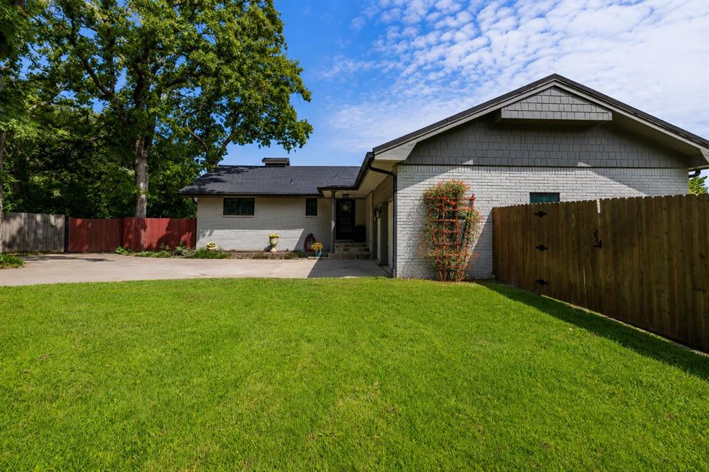 205 Timberlake Drive Property Photo 3