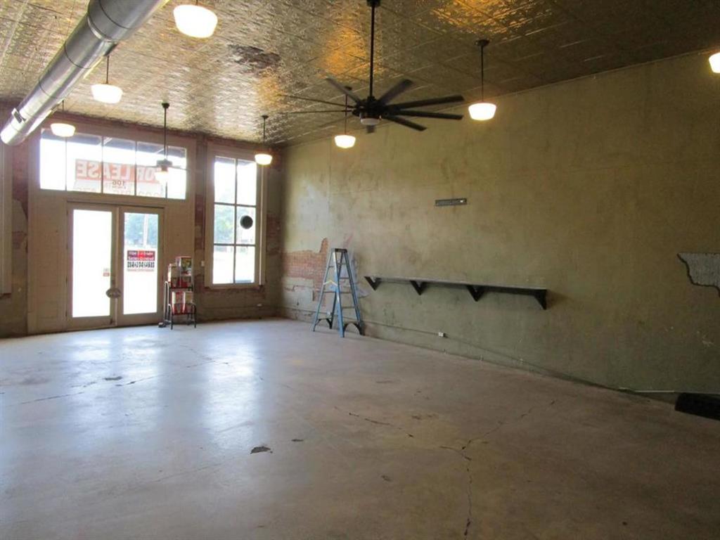 106 E Hayes Street Property Photo 8
