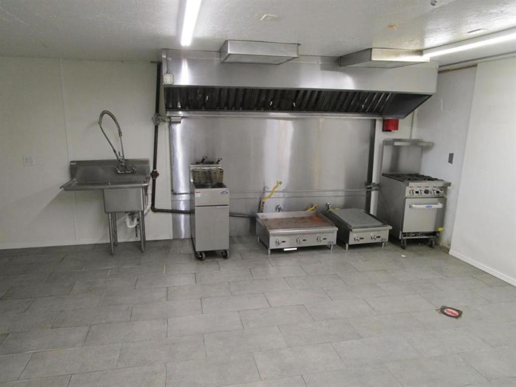 106 E Hayes Street Property Photo 12