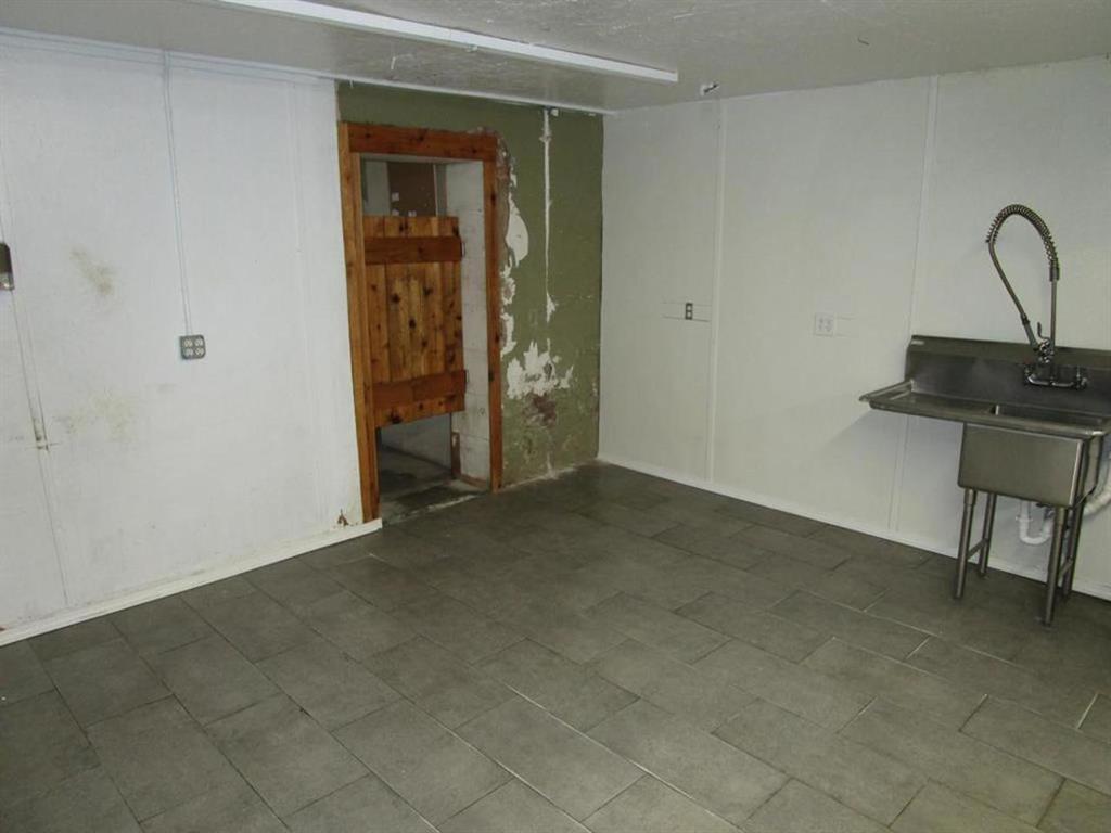106 E Hayes Street Property Photo 13
