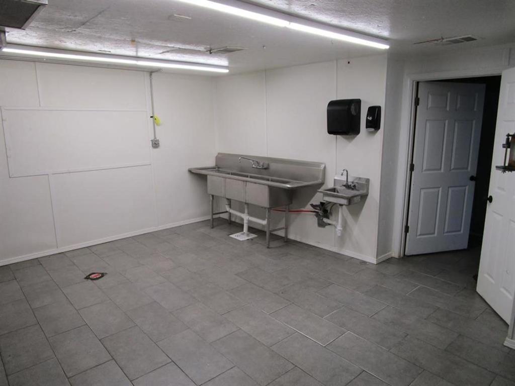 106 E Hayes Street Property Photo 15