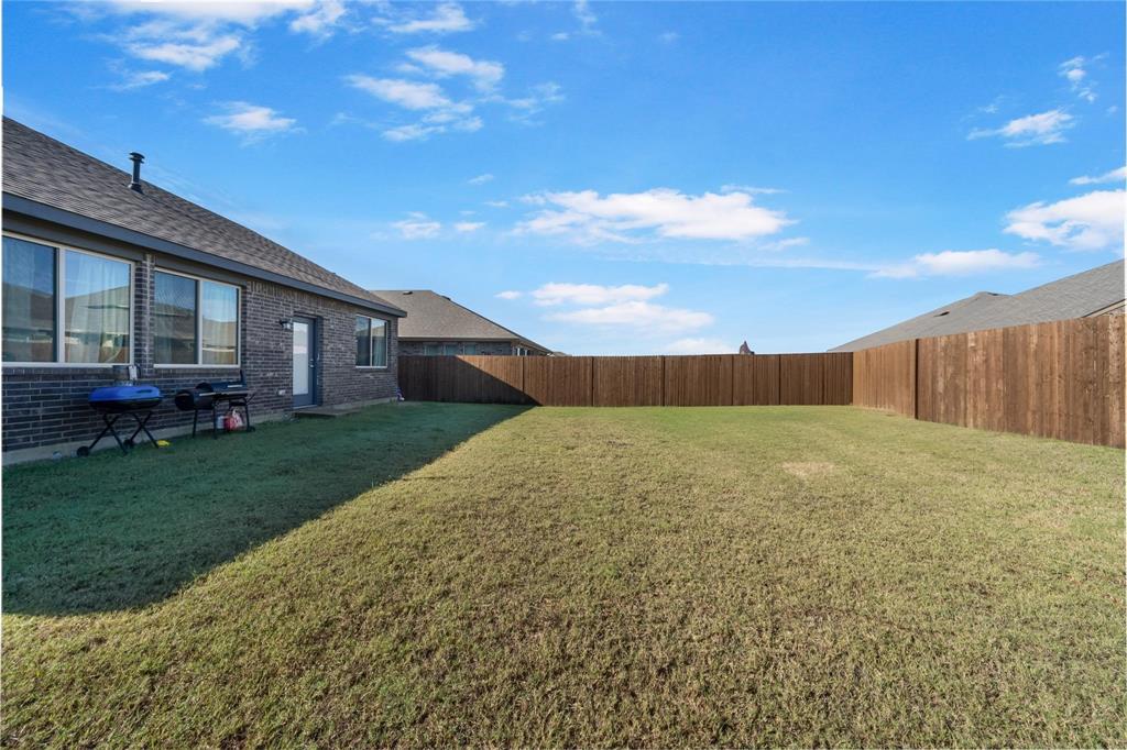 989 Kingbird Lane Property Photo 4