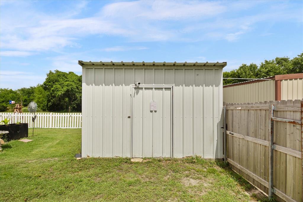 1028 Fm 1566 Property Photo 7