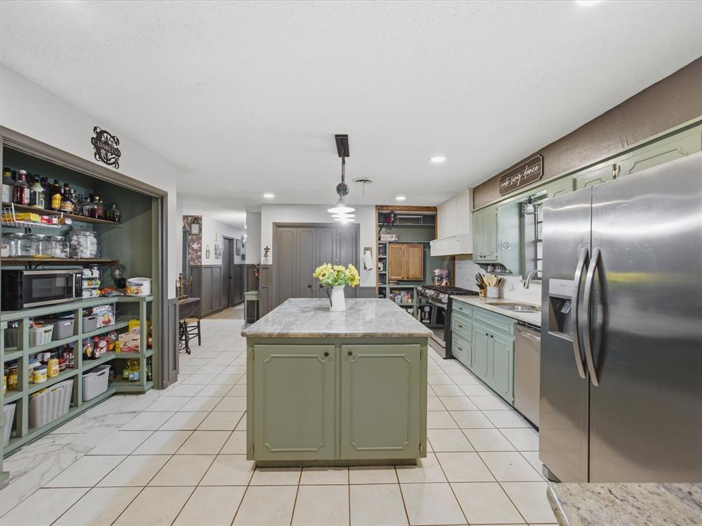 901 Pebble Street Property Photo 10