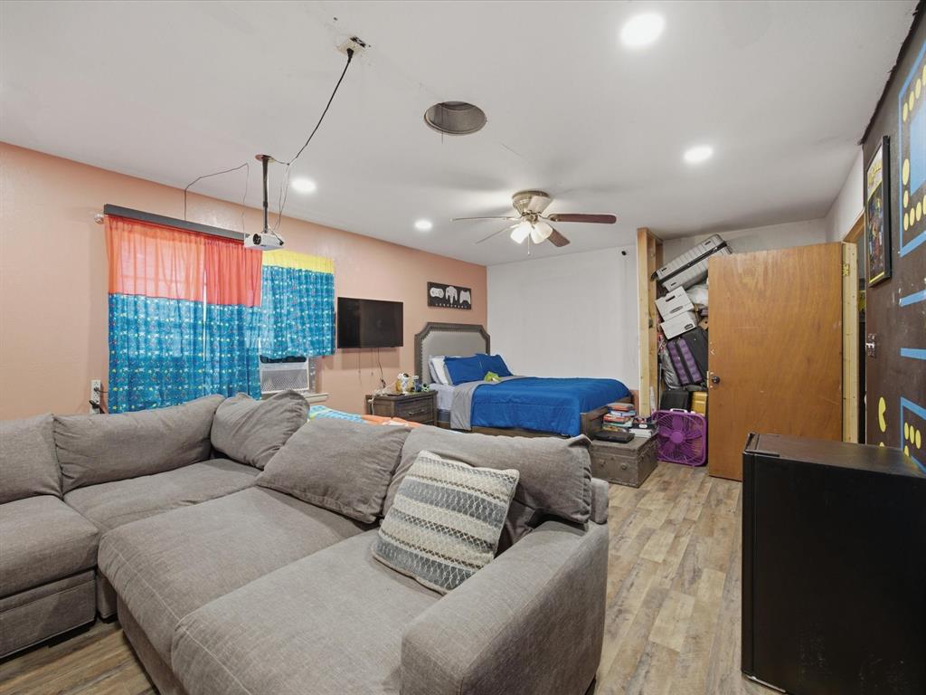 901 Pebble Street Property Photo 37