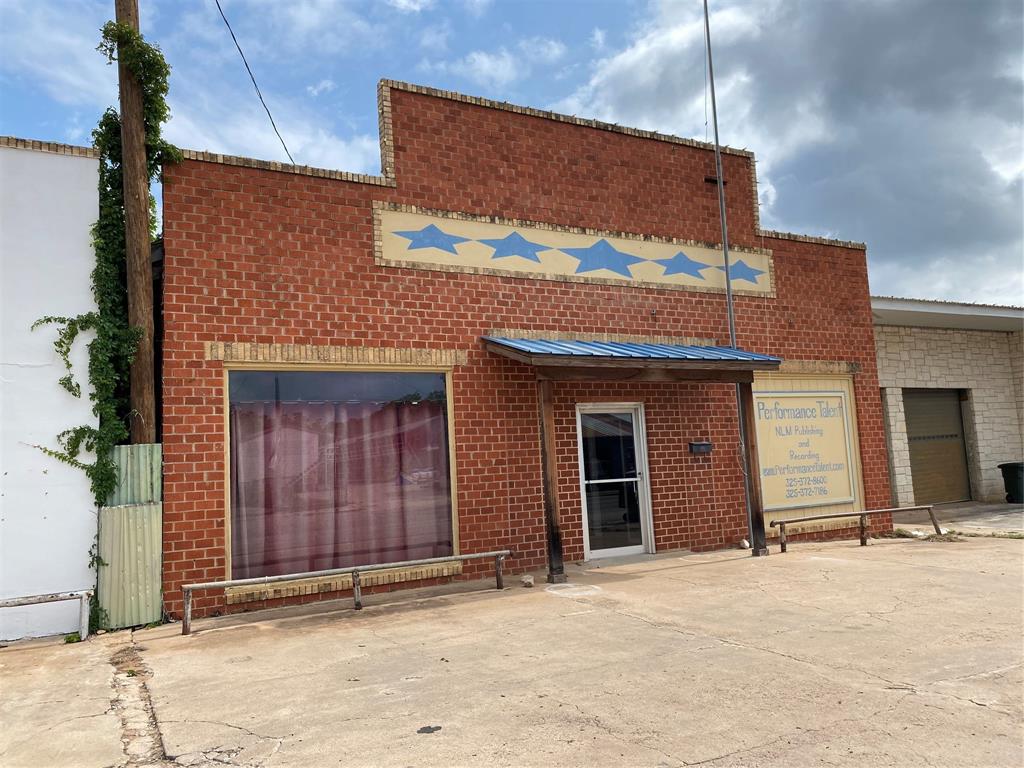 111 E Wallace Highway Property Photo 1