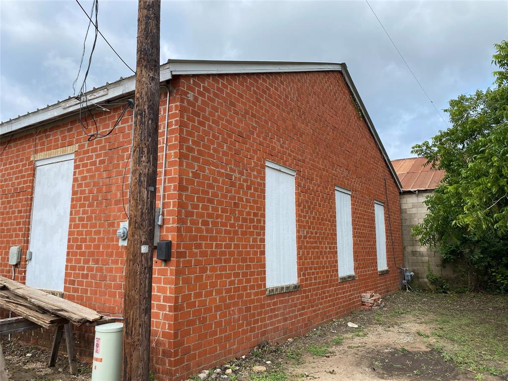 111 E Wallace Highway Property Photo 2