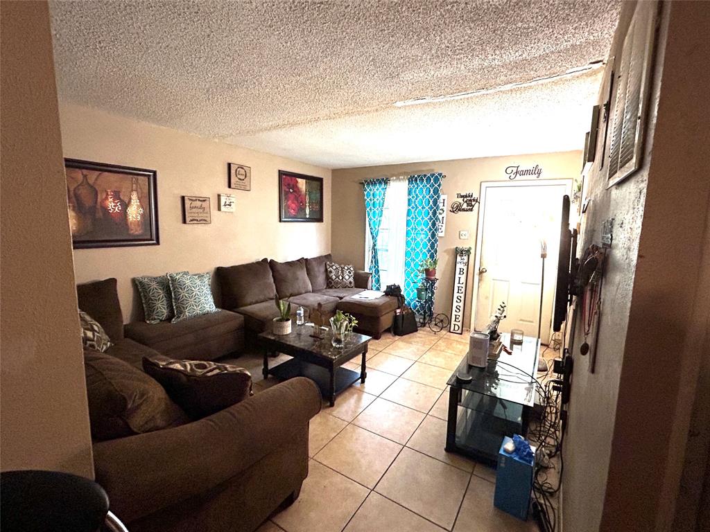 6759 La Grange Drive Property Photo 4