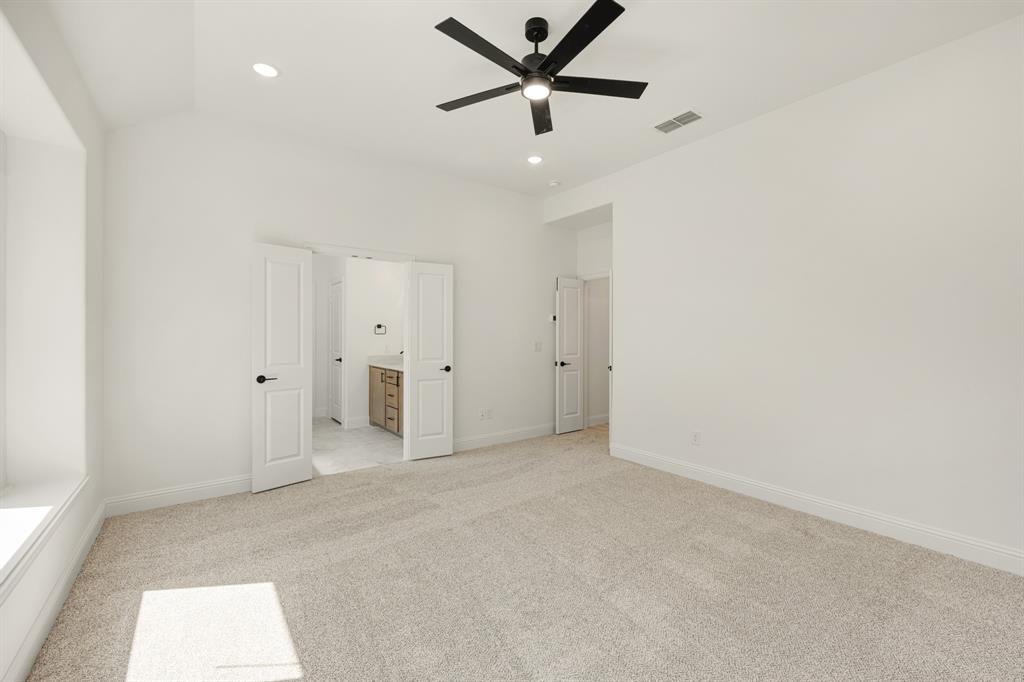 917 Greenleaf Court Property Photo 21